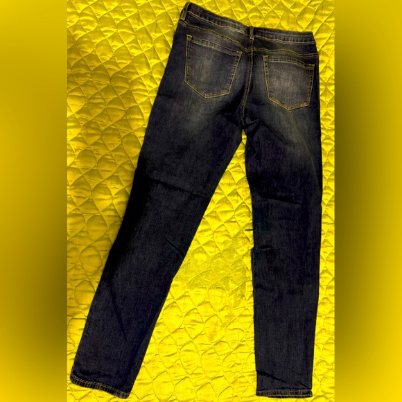 ❤️WOMEN’S DISTRESSED JEANS❤️SIZE 12❤️New York - Picture 3 of 10